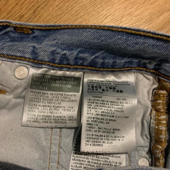 Levi’s shorts - Picture 3 of 3